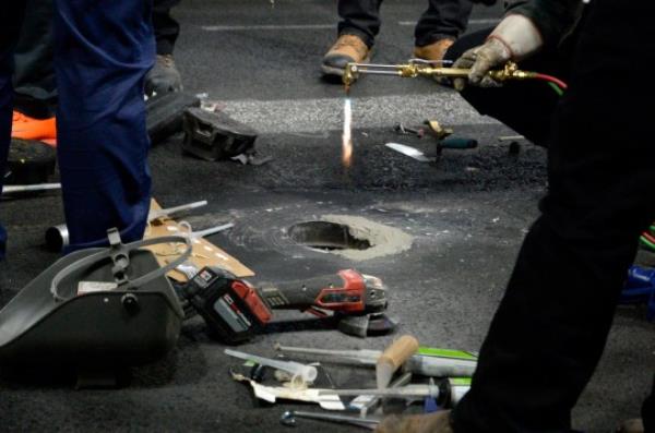 Manhole That Caused Carlos Sainz Incident At The Las Vegas Grand Prix at Las Vegas Strip Circuit on 17/11/2023, in Las Vegas, United States. Photo by Francois Tremblay/Motorsport Images. * Editorial use o<em></em>nly to German and UK newspapers and non-motor racing or automotive publications or digital platforms. * Pictured: GV,General View Ref: SPL10002294 171123 NON-EXCLUSIVE Picture by: Motorsport Images / SplashNews.com Splash News and Pictures USA: 310-525-5808 UK: 020 8126 1009 eamteam@shutterstock.com Germany Rights, United Kingdom Rights