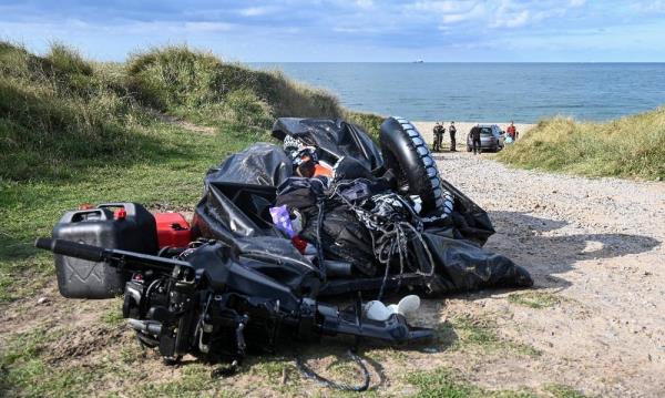 英吉利海峡移民船只超载倾覆，8人不幸遇难